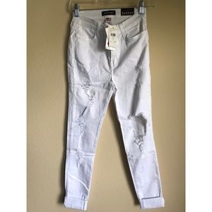 FASHION NOVA WHITE SKINNY JEANS